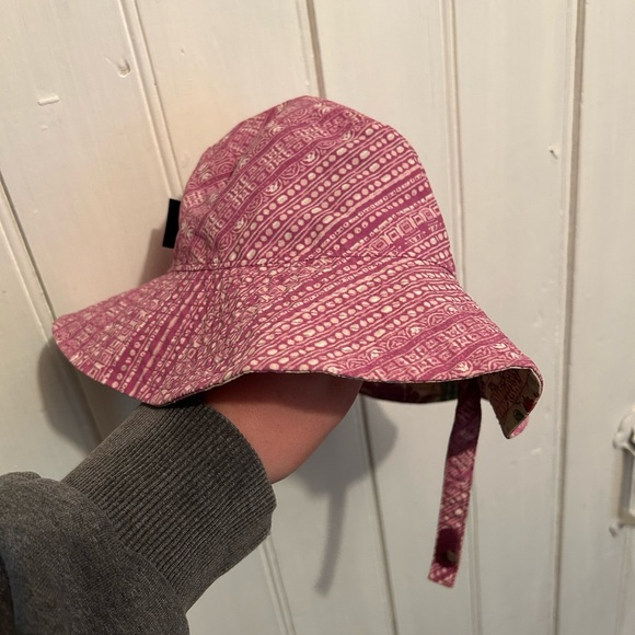 Patagonia Kids Hat in Pink and White - Picture 2 of 4